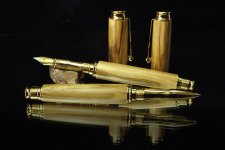 TM OMEGAS Fountain and Rollerball SPANISH OLIVEWOOD caps off,1.jpg