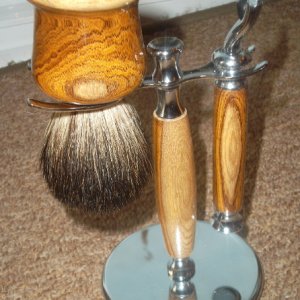 Shaving kit in Laburnum