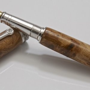 Majestic Jnr Fountain pen in Burr Elm