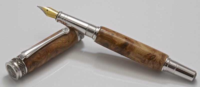 Majestic Jnr Fountain pen in Burr Elm