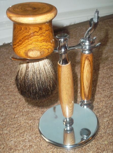 Shaving kit in Laburnum